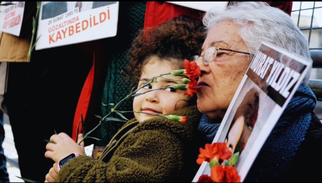 Günaydın anneciğim. Yalnız değilsiniz. Milyonlarca evladınız var. Hûn ne bi tenê ne eyyy dayikên serfiraz! #CumartesiAnneleri998Hafta