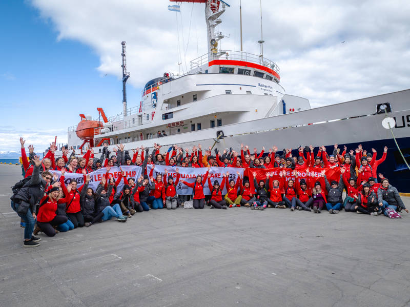 Seven Spanish women have been selected to travel to Antarctica with the Homeward Bound program. All of them are leaders in professions linked to science, technology, engineering, medicine or mathematics. A great example of #SpainInAPositiveLight!