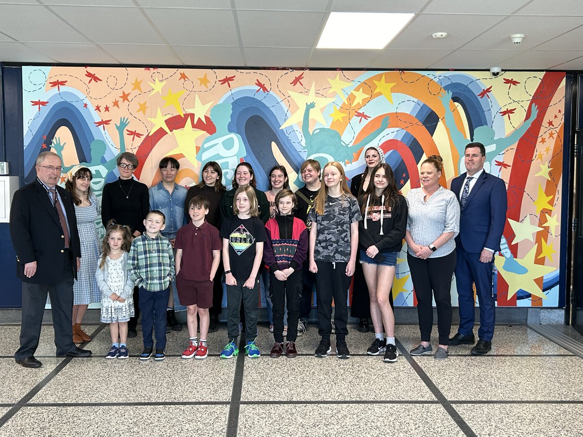 Northeastern Elementary School is home to the latest community mural from our School of Creative Arts. Ten silhouettes from current students at Northeastern were used to depict the school’s core values. Wonderful job, everyone!🎨 #CambrianCollege #RainbowSchools