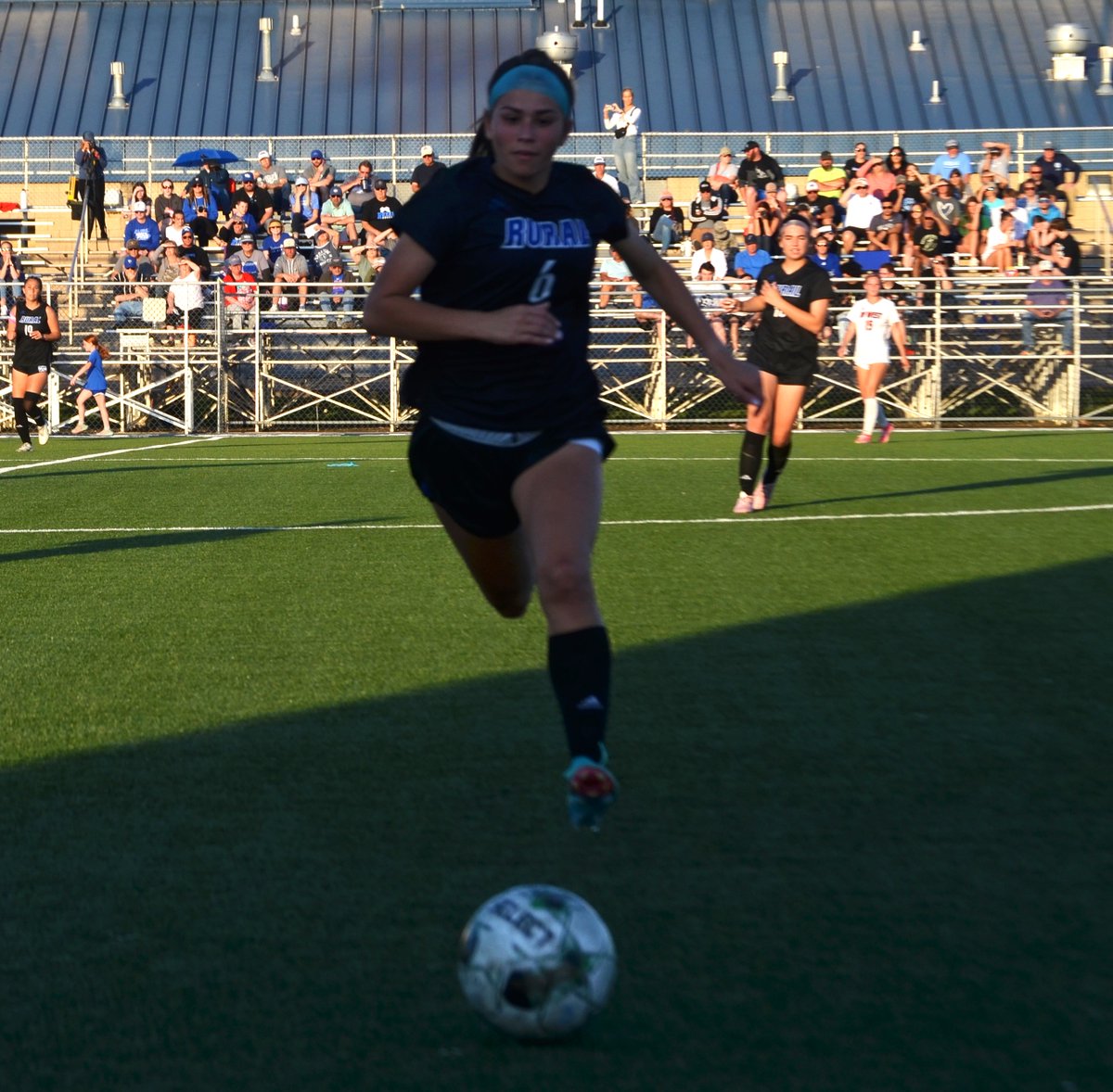 . @RuralSoccer looks ahead to Class 6A postseason after having 10-game win streak snapped by perennial state champ @BVWestJAGS. ... loom.ly/jbmLkUg