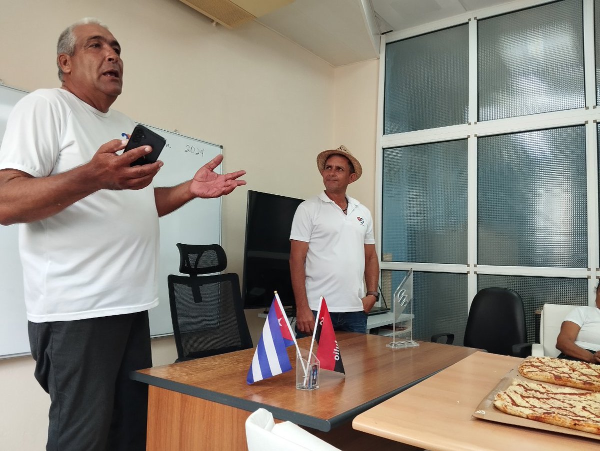 ¡Felicidades por el #DiaDeLasMadres ❤️ a todas las increíbles mujeres que dan amor incondicional, sabiduría y fuerza a sus hijos día a día! También agradecer a los caballeros. Gracias por hacer de este día un momento especial!! 💐🎂#SSRepresentacionDTLT