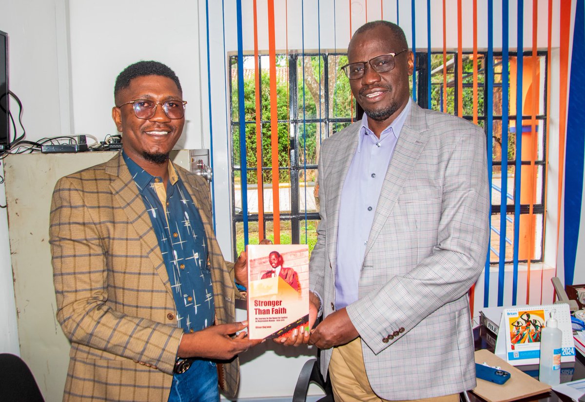 Stronger than Faith, an autobiography by Executive Director ⁦@ongwen⁩ is one book everyone would love to read. And ⁦@fikirini_jacobs⁩ from Kilifi, a party activist from Kilifi County dropped by Chungwa House to grab a copy from the author himself.