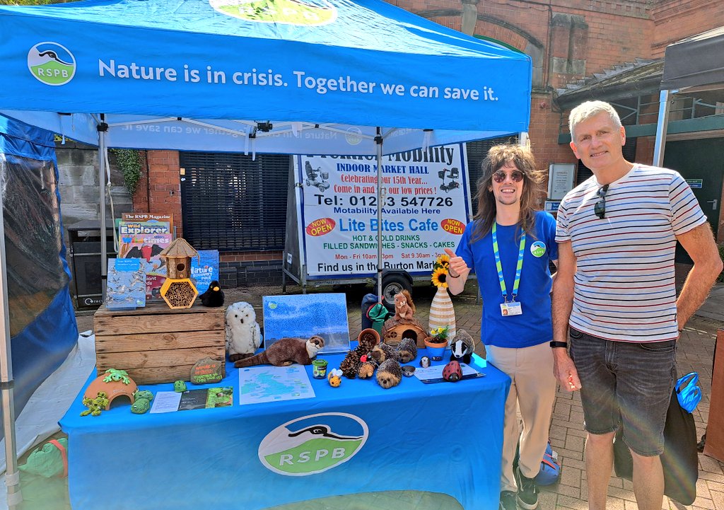 It was such a pleasure to meet Ben @JamminOwen in #BurtonUponTrent What an engaging & knowledgeable ambassador he is for @RSPBEngland. We signed up for membership, in memory of my husband's mum who died 3 weeks ago. She loved #birds & #wildlife. Thank you Ben for your #kindness