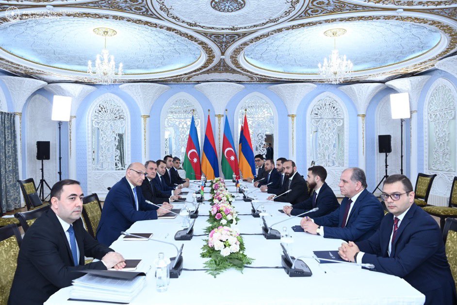 The meeting of 🇦🇿-🇦🇲 Foreign Ministers has ended. The parties welcomed progress on delimitation. They held discussions on draft Agreement on Establishment of Peace and Interstate Relations. The sides agreed to continue negotiations on the open issues where differences exist.