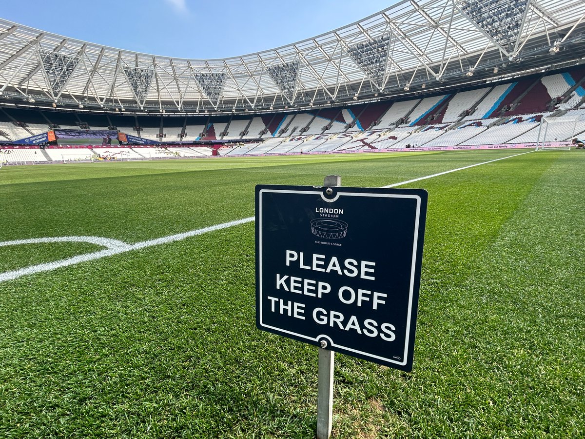 The last home game of the season! Good luck today Hammers ⚒️ Timings for later: Turnstiles 13:30 🕜 Early bird offer until 14:15 🍺 Kick off 15:00 ⚽️ For all other match day information follow @WestHamHelp or visit whufc.freshdesk.com/support/home #COYI