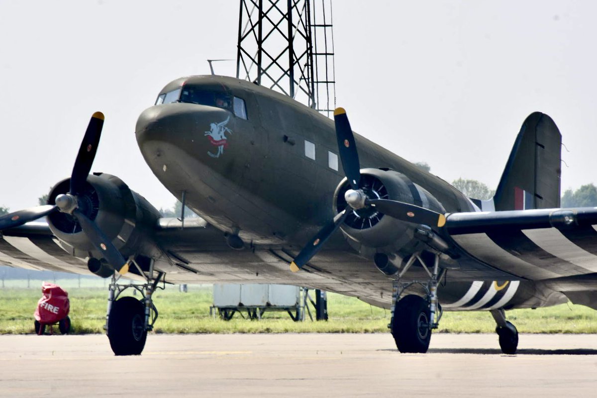 We have the @AeroLegendsUK Dakota back with us at @rafconingsby today, for our bomber crews to regain their currency before flying on our Lancaster! ✈️ #dakota #pilottraining #currency #aerolegends #workingtogether #pilotlife #aviation