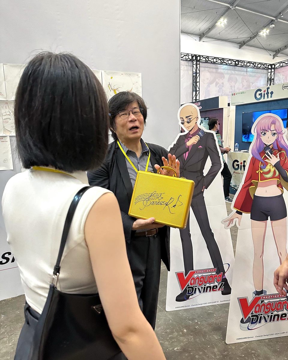 Bushiroad EXPO in Indonesia is amazing!! I am honored to meet the President and CEO of @BushiroadGlobal, Kidani-san! He was very engaging and inspirational in conversation. 

I also had a lot of fun doing booth activities at Bushiroad and you guys should definitely visit them