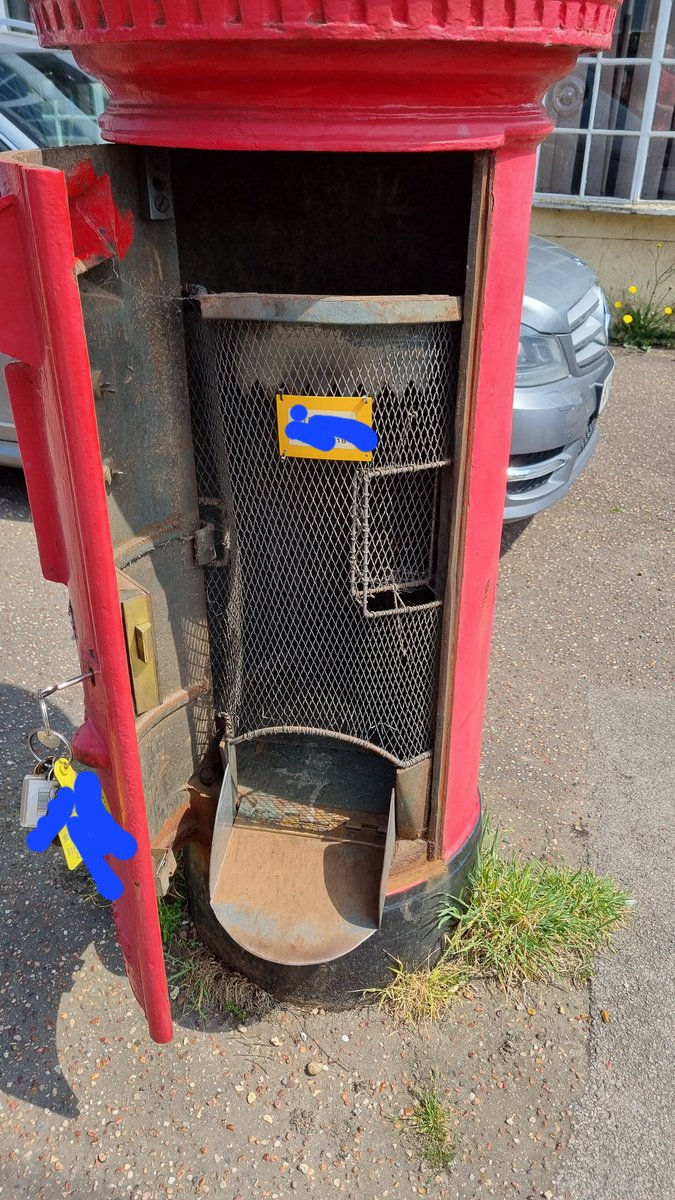 Chunky boy on a high St.

#PostboxSaturday