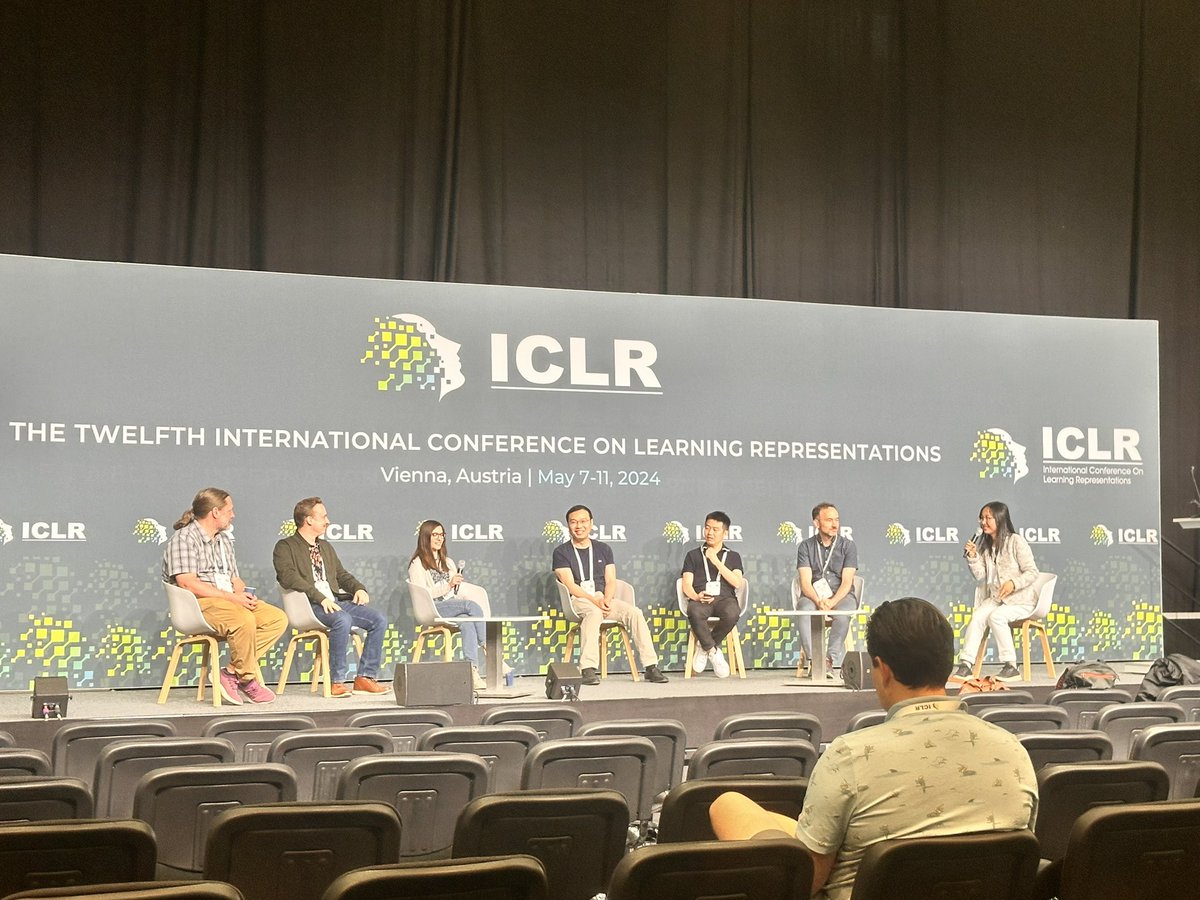 Our panel session is starting!