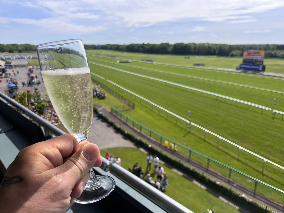What a day for it!😎☀️🥂🏇🏼💰@haydockraces