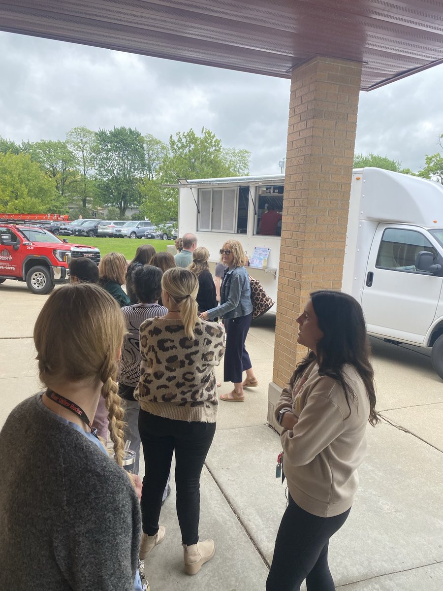 Laura Hodge tweet media