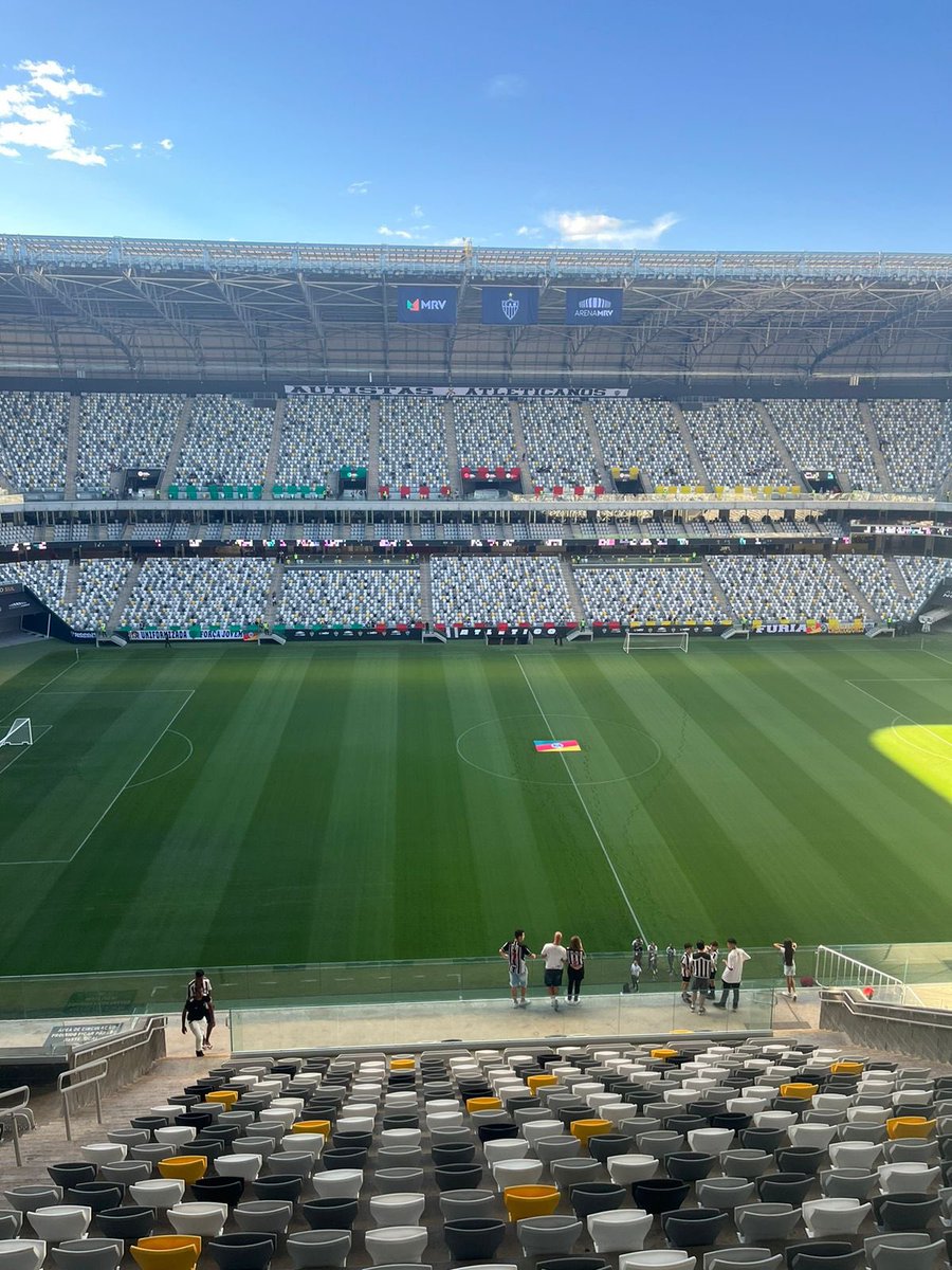 Atletico's tweet photo. 🏟️🔛🐔 Bom dia, Massa! Portões abertos! 

Dia de treino aberto em prol do povo gaúcho! 🖤🤍 https://t.co/OavA8Gp74d