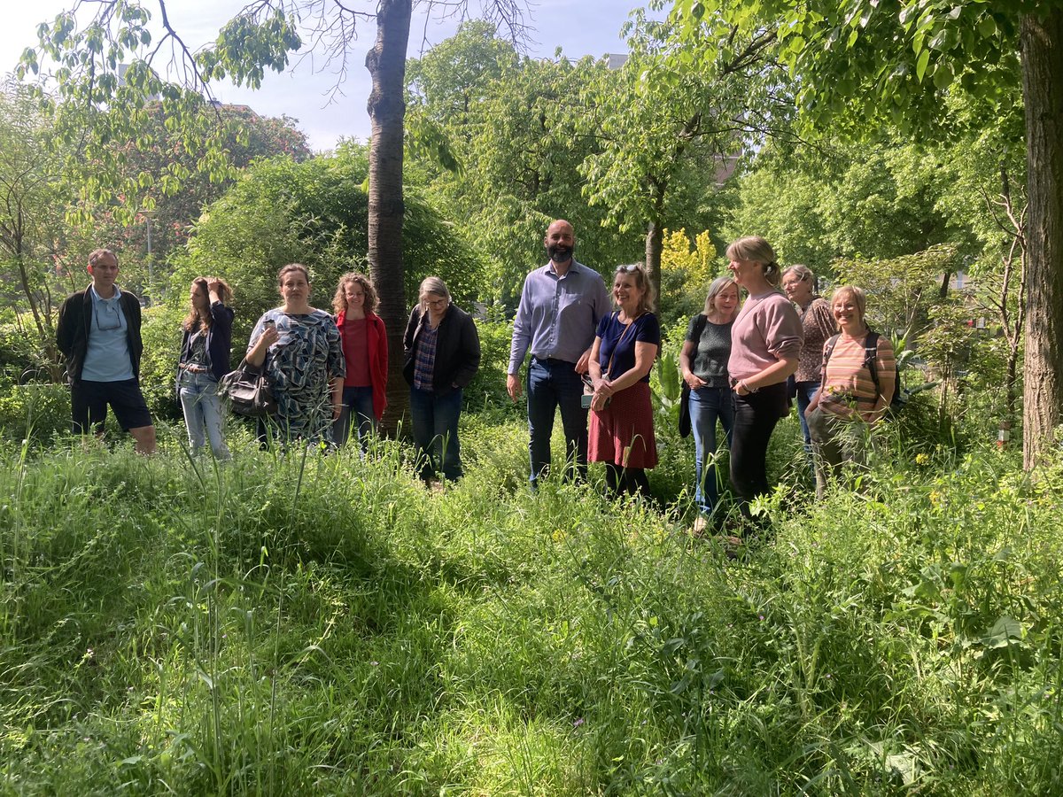 Groene_agenda's tweet photo. De meewerkenpraatsessies op iedere woensdag en rondleidingen iedere vrijdag 10.00 uur in MEI (de #Parkenmaand) van #stadsdokter @rinibiemans in #Park1943. Ze worden druk bezocht. Check 't en book 't op 📲: https://t.co/S3j64iAlA1 🍃. https://t.co/DqT0YoWGwn
