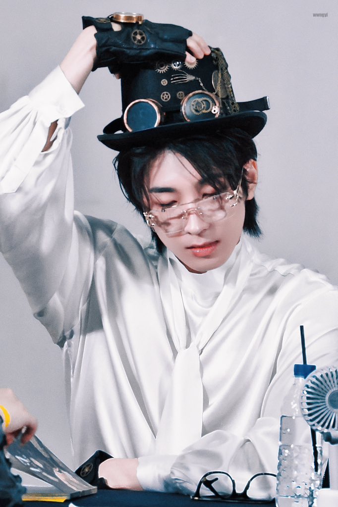 WonuneunGoyangi's tweet photo. 240511 조은뮤직 

#원우 #세븐틴  #WONWOO #SEVENTEEN 
#ウォヌ https://t.co/JeYDZ58hKT