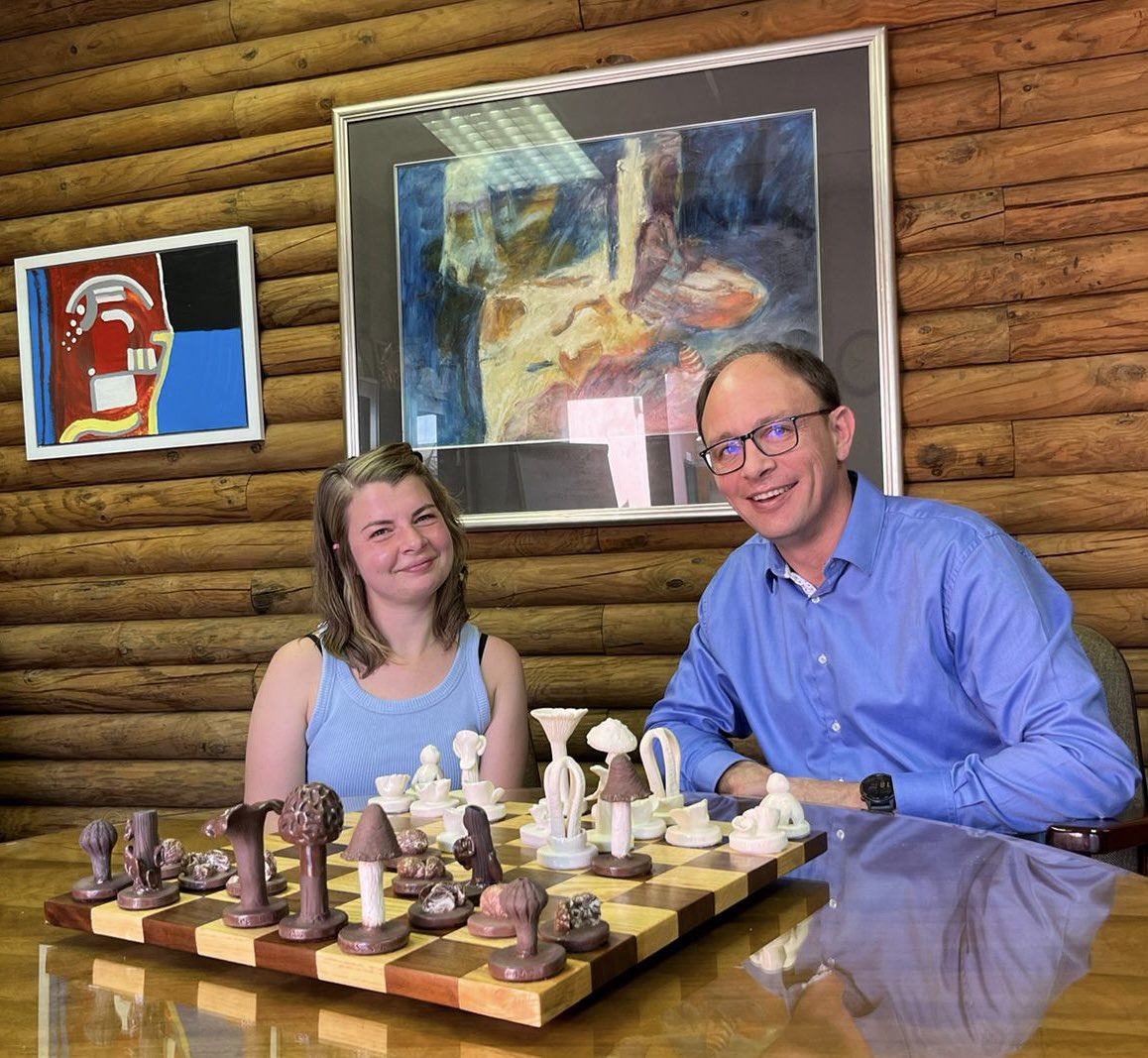 bernardslippers's tweet photo. 🎨✨ When two passions intertwine in art, words fail to capture the magic! Left in awe by the fusion of #chess and #mycology by @artmarilise 🍄‍🟫♟️ Thank you for finding this @nerimanyilmaz82 @Fabiteam1 https://t.co/g2USeeGsaL