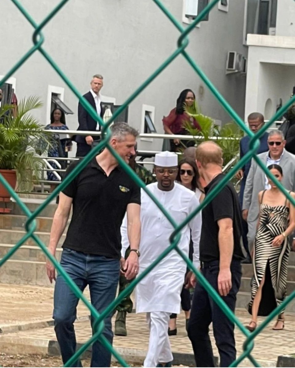 Day2: Meghan and Harry have arrived at a training session organised by Nigeria: Unconquered, the nation's Invictus Games group, featuring activities such as sitting volleyball.
#HarryandMeghanInNigeria🇳🇬