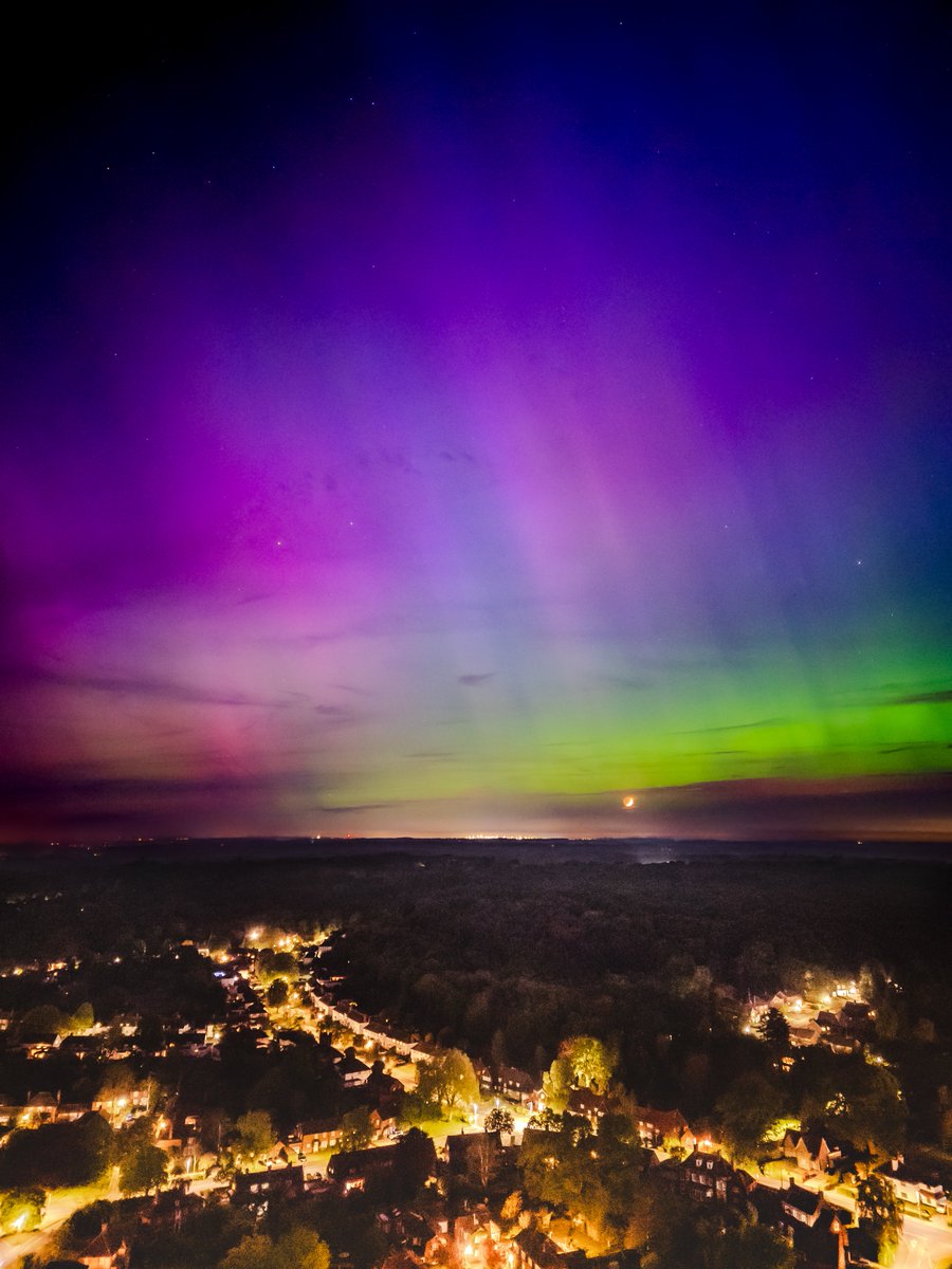 Last night's aurora borealis over Hertfordshire, UK.

Shot on a DJI Mini 3 Pro drone; edited by @xuxinnuo in Lightroom.

#Aurora #AuroraBorealis #DJI #djimini3pro #Welwyn #WelwynGardenCity #Hertfordshire #UK