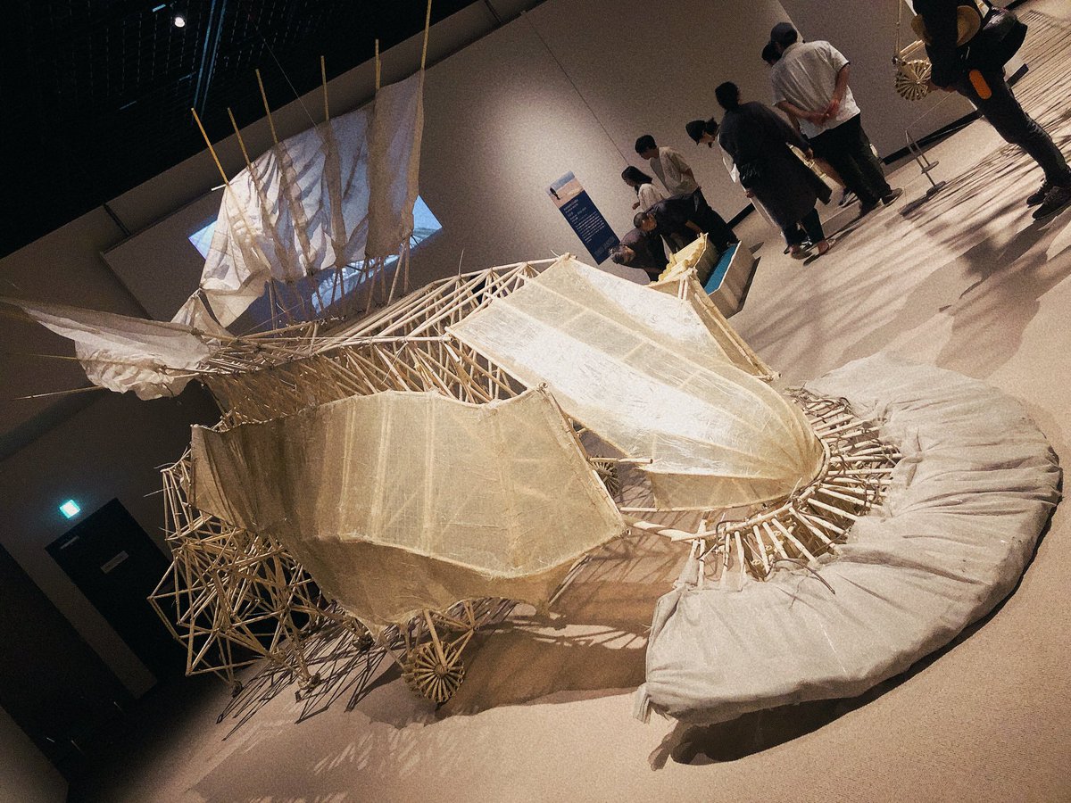 hgiseromon's tweet image. まさか室内で動かしてくれるとは思わなかった。お腹いっぱいの展示だった
次はも少し人が少ない日を狙って行こう

#theojansen 
#strandbeest