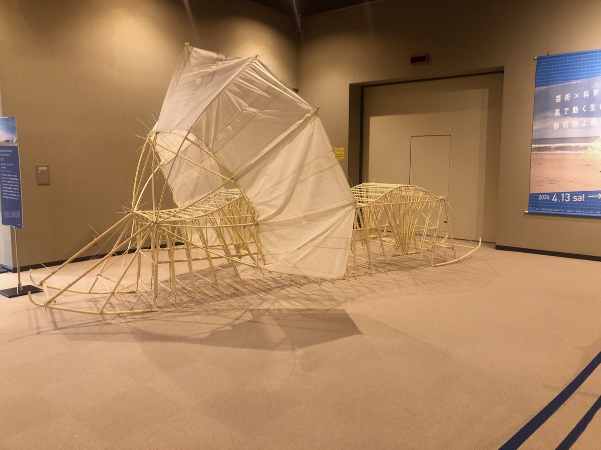 hgiseromon's tweet image. まさか室内で動かしてくれるとは思わなかった。お腹いっぱいの展示だった
次はも少し人が少ない日を狙って行こう

#theojansen 
#strandbeest