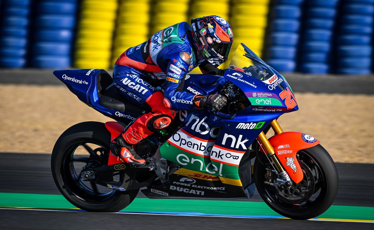 2nd place for @Kevin_Zannoni in Race-1 of the #MotoE weekend at #LeMans! The @AsparTeam rider came back in style from 10th on the grid! #dainese #FrenchGP