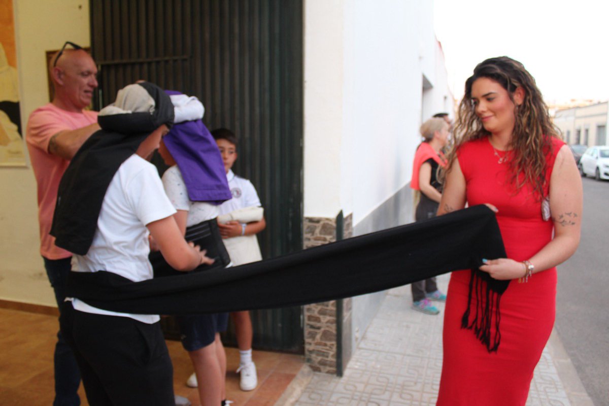 GranPoderAlm's tweet photo. En el día de ayer tuvo lugar el segundo ensayo de  jóvenes costaleros para la procesión de La Cruz De Mayo 2024

Aquí, algunas imágenes del grupo joven donde se puede ver la ilusión y las ganas con la que están preparándose su ropa para empezar el ensayo. https://t.co/yMRFLVBcPV