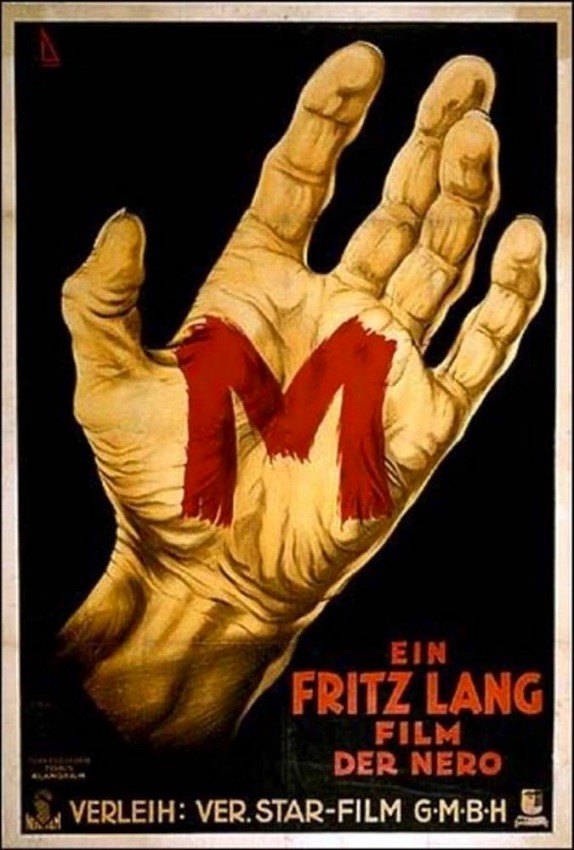 L'#11maggio 1931 l'Ufa-Palast am Zoo di Berlino ospitò la prima di 'M - Il mostro di Düsseldorf', capolavoro di Fritz Lang con Peter Lorre. Prototipo del successivo filone noir, la prima pellicola sonora del regista viennese mantiene tuttora un irresistibile fascino tenebroso.