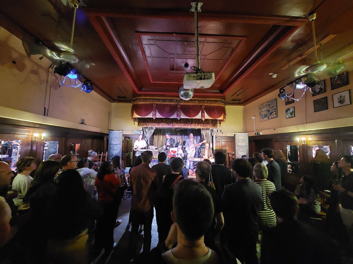 Thank you to everyone who came to the show last night. A big thank you to <a href="/Under_studies/">The Understudies</a>  for organising such a lovely night and to <a href="/mattfineday/">Matt Stead</a> for good tunes and company. Wendy James was right, London's brilliant.
Bx