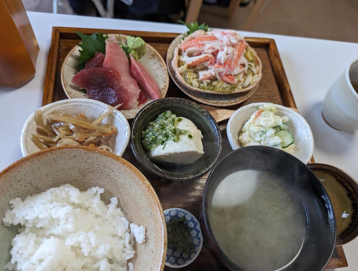 麻美家@池袋

鮭塩焼き定食+マグロ刺身で1500
カニとマグロ刺身定食で1800

間借り店舗閉店してからの復活嬉しい
イチオシの釣り鯵定食が木曜日のみなのがハードル高いの🤔

ご馳走様でした☺