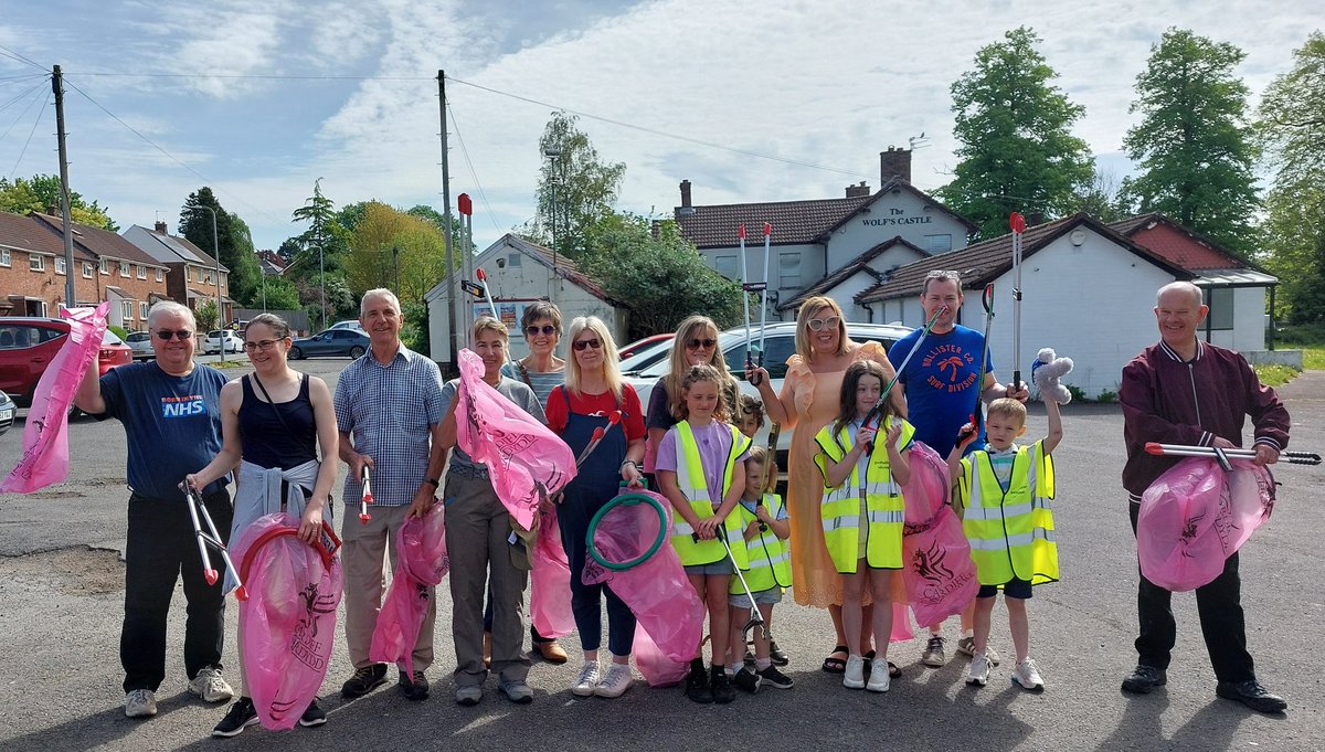 Thankyou to everyone who came out litterpicking this morning- the biggest group to date with 17 people clearing 16 bags of rubbish from around Templeton, Wolf's Castle, Glendale, etc. Fantastic job and great to see you all 👏🏽👏🏽👏🏽