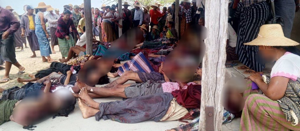 𝐖𝐚𝐫𝐧𝐢𝐧𝐠: 𝐠𝐫𝐚𝐩𝐡𝐢𝐜 𝐜𝐨𝐧𝐭𝐞𝐧𝐭 Myanmar’s regime executed 32 Lethtoketaw villagers in Myinmu Township, Sagaing Region, on Saturday morning, according to media reports. Homes were burned and 17 villagers were detained as human shields. #WhatsHappeningInMyanmar