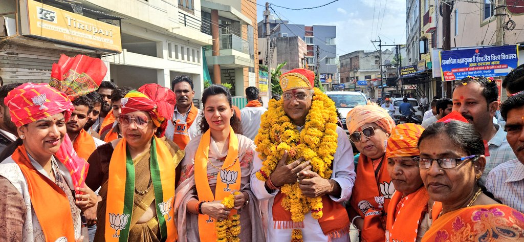 BaggaNeha's tweet image. #Mandsaur की जनता करे पुकार...
#PhirEkBaarModiSarkar

 देवतुल्य जनता का ये अपार प्रेम और उत्साह इस बात का प्रमाण है कि मंदसौर लोकसभा में पुनः प्रचंड बहुमत से #SudhirGupta जीता कर कमल का फूल खिलाने वाली है।

#PhirEkBaarModiSarkar 
#AbkiBaar400Paar