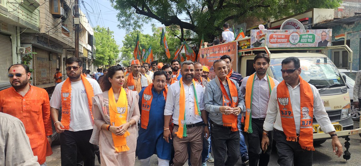 BaggaNeha's tweet image. #Mandsaur की जनता करे पुकार...
#PhirEkBaarModiSarkar

 देवतुल्य जनता का ये अपार प्रेम और उत्साह इस बात का प्रमाण है कि मंदसौर लोकसभा में पुनः प्रचंड बहुमत से #SudhirGupta जीता कर कमल का फूल खिलाने वाली है।

#PhirEkBaarModiSarkar 
#AbkiBaar400Paar