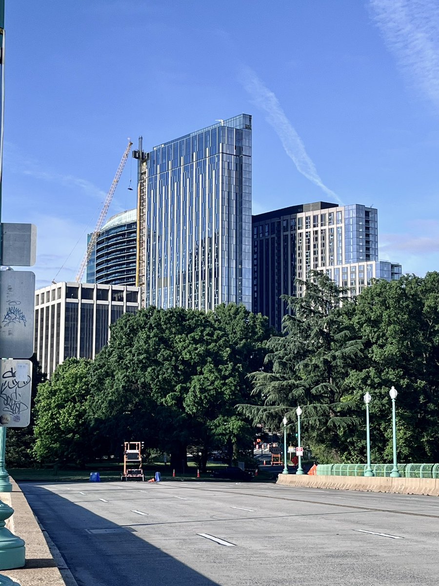 A giant new building is going up in Rosslyn
