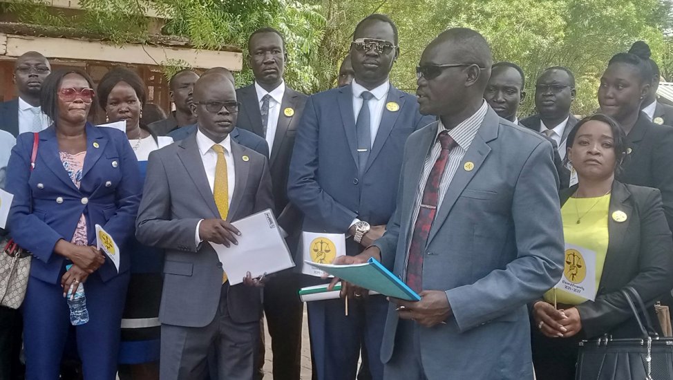 #Update: Arop Malueth of Advocate Alliance and Reech Ring of Reform and Prosperity, are the candidates that will compete for the South Sudan Bar Association (SSBA) presidency in an election scheduled to take place on May 29 2024. thetowerpost.com/2024/05/09/two… #SSOT #SouthSudanese