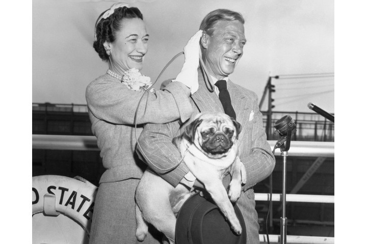 #OnThisDay 1936: Edward VIII of the United Kingdom abdicates after less than a year on the throne due to his relationship with American divorcée Wallis Simpson, sparking a constitutional crisis. #EdwardVIII #WallisSimpson #BritishHistory 🇬🇧👑