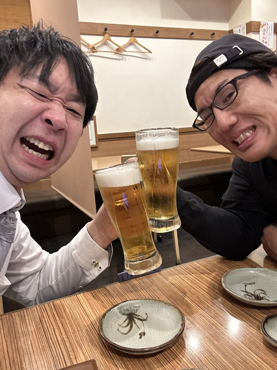 もうすぐ40歳行政書士。
ご縁会って兵庫県の税理士法の代表様にご挨拶。
自分の将来を心配していただいたり、所属する先生方からも応援の声をいただき、ありがたい限りでした。
大阪から兵庫までの移動は遠い💦
とゆうことで大阪に戻っていつもの人と乾杯🍻
#行政書士