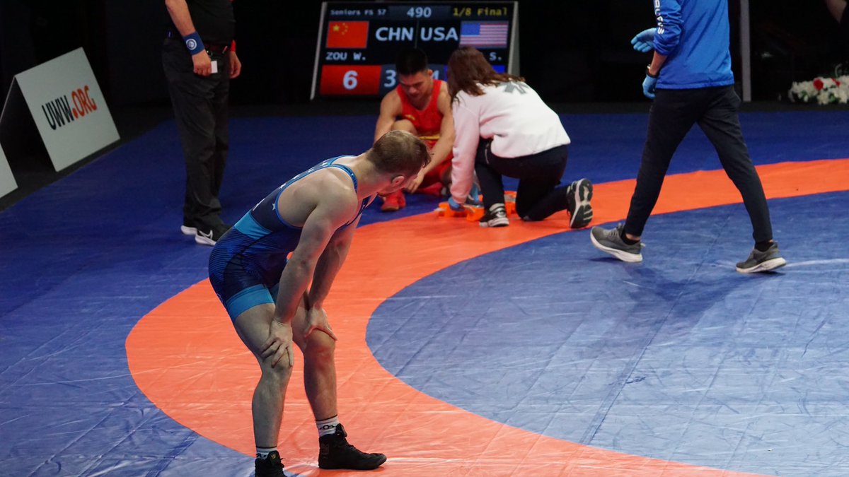 Spencer Lee 🐤🇺🇸💪🏼 wins his second match of the day over the #1 seed from Zou of China 🇨🇳 #boom #hawkeyewrestlingclub #wrestleistanbul #gohawks #spencerlee 

Spencer’s next match is approximately 2hrs away vs Egorov of MKD 🇲🇰