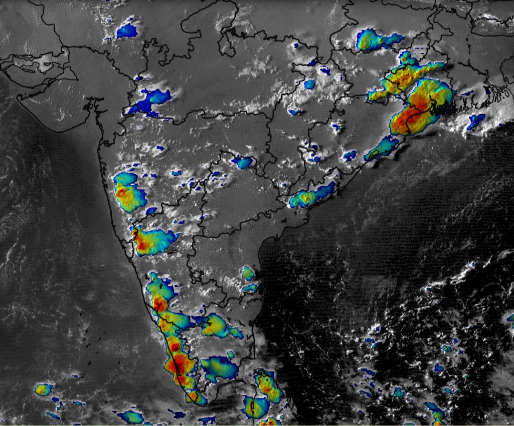 Heavy thunderstorms seen along many Coastal parts of India now. Some More palces to get⛈️ today. Satellite image Looks like a Monsoonish in Mid Summer😍