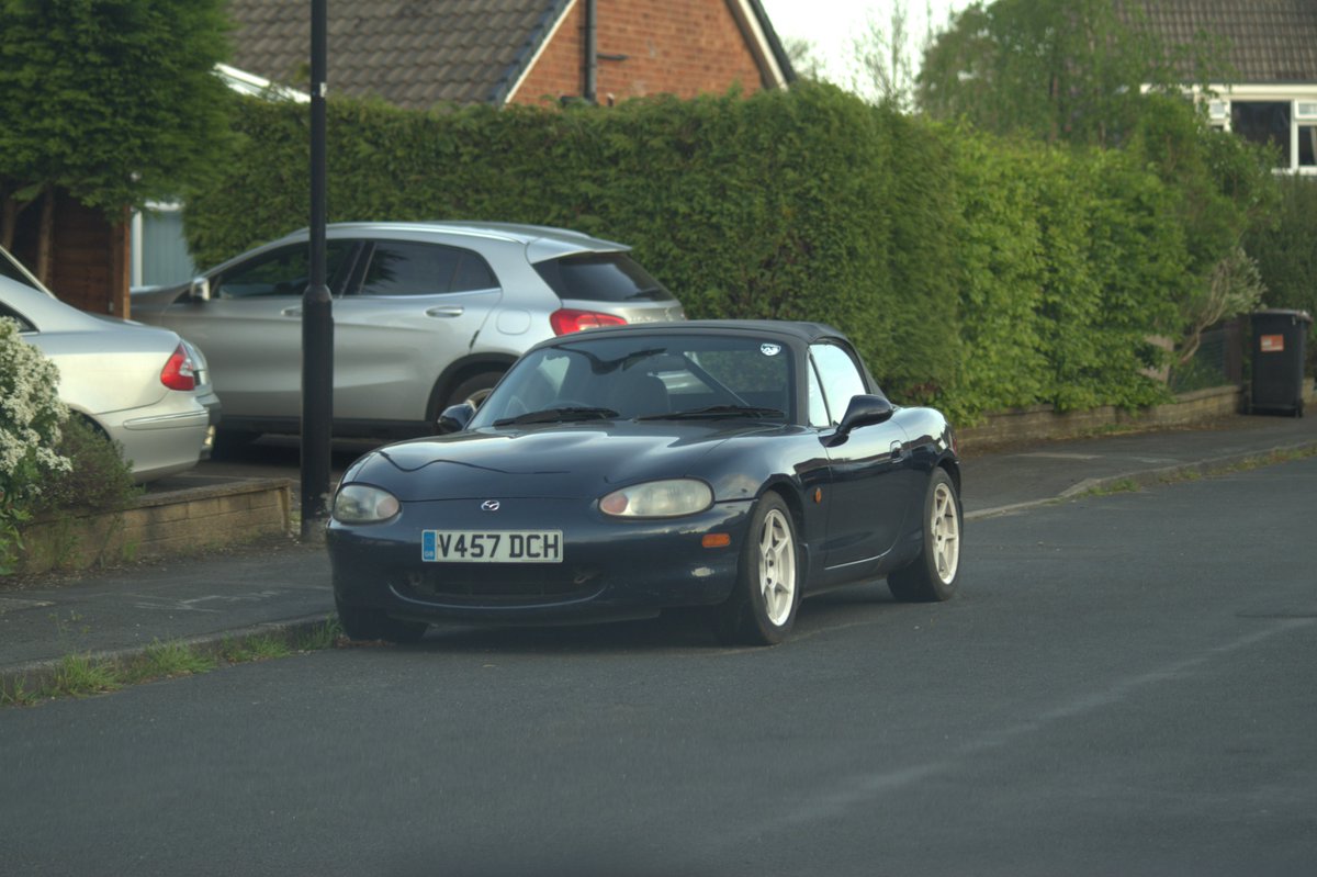Morning Twitter, look at thsis MX5, how cute