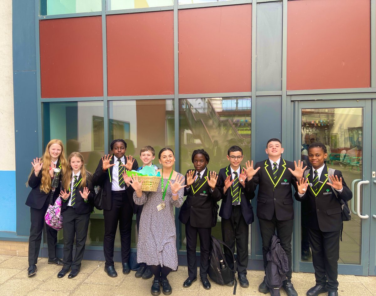 We know some of you missed #AuroraBorealis but our pupils have read #DayOfTheTriffids and we know how it starts! Instead take a look at our lights- #TeamYear7 being congratulated in placing within the #Top10 of their team! #AmazingNUSA #Integrity #HardWork #NUSA247 ✋🤚