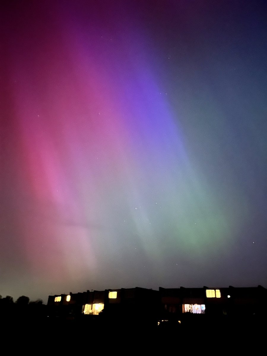 Who saw the northern lights in Oxford last night? The view from our North Oxford housing and Godstow rowing base were especially fantastic… #Aurora @UniofOxford