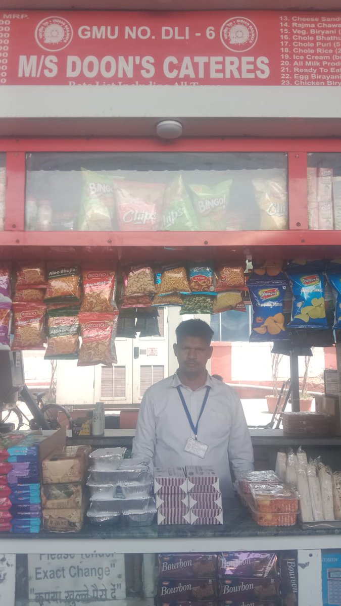 During the ongoing summer rush, it is being ensured that Janta Khaana is available for sale at Old Delhi Railway station. #SummerSpecial