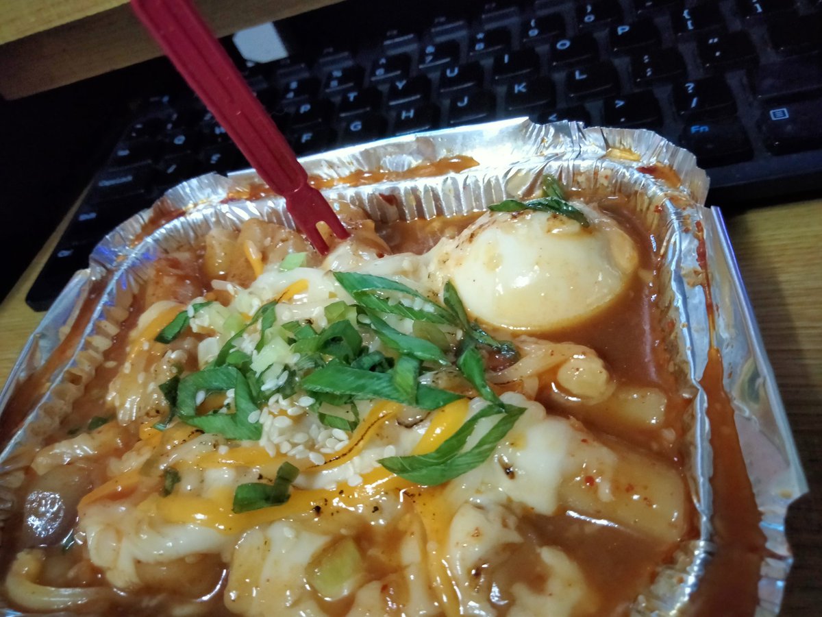 Watching rn: Ghostbusters 2

Snacks: cheesy tteokbokki. I think this is my first time having it. It's good 😋