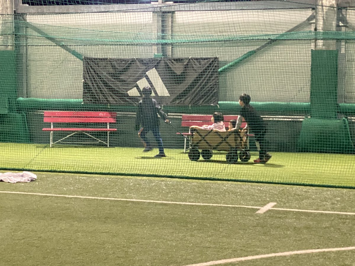FL     17:00〜19:00  サッカー
TOP  21:30〜23:00  フットサル

今日も夕方以降はハード👍

明日はTOPの試合もあるし
さぁ頑張ろう👌
