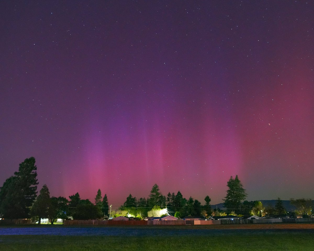 The Northern Lights currently playing over the Napa Valley tonight… ❤️ 📸 @mikecuffe for @visitnapavalley #VisitNapaValley #NapaValley #Napa #northernlights