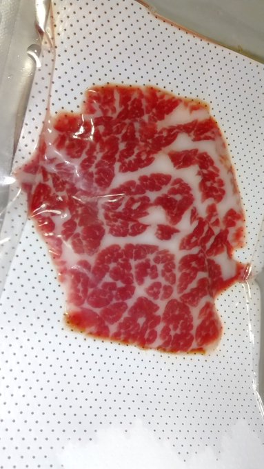 去年の誕生日に頂いて大事にずっととっておいた
冷凍の霜降り馬刺し、
ようやくありがたく食べさせて頂きました♪(๑'ڡ`๑)
めっっっちゃ美味しくて「うまあぁぁい!(^q^)」ってなった♪
ありがとう御座いました!🙇‍♀ 