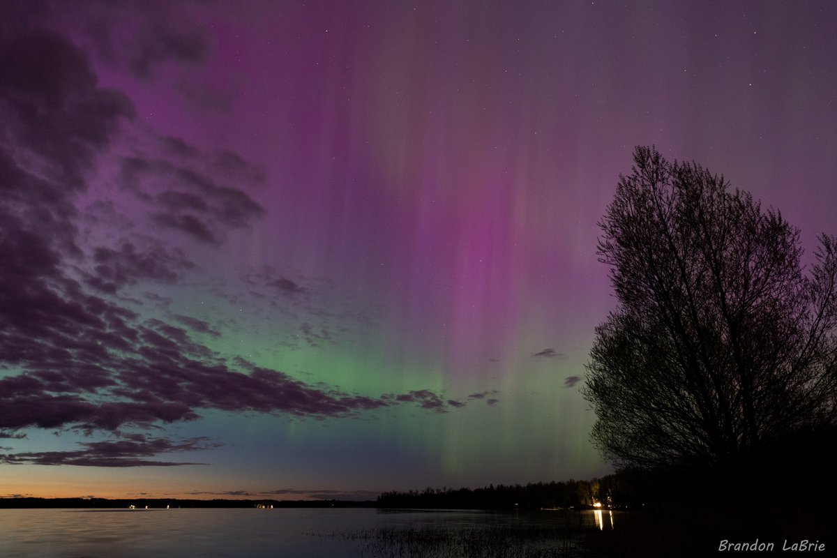 BrandonLaBrie's tweet photo. Some of the most vivid and vibrant colors I’ve ever seen to the naked eye tonight. Not sure how common of a color grey in the Aurora is but certainly had it show up in a few photos! Incredible night #aurora @StormHour @Wicky_dubs_WX https://t.co/1XXLyQz7Vp