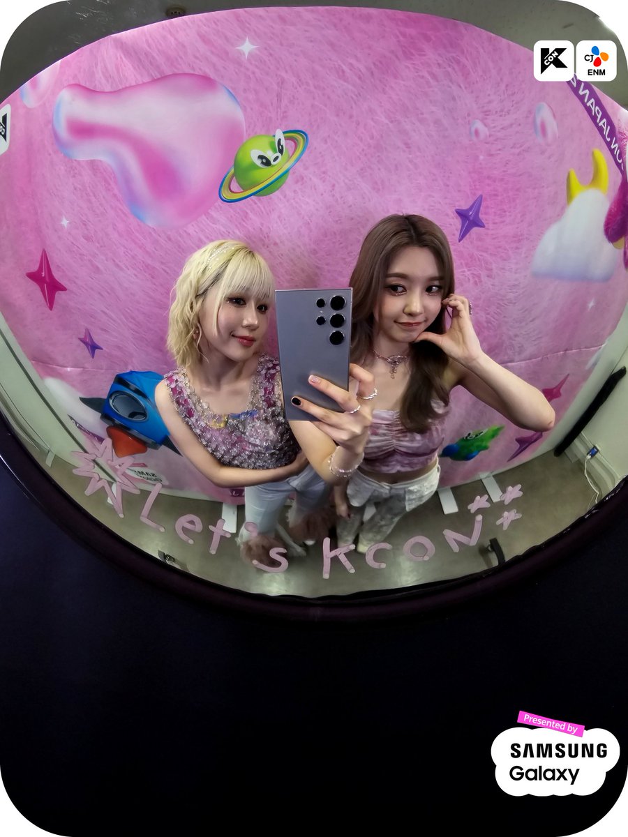 KCON_official's tweet photo. [#KCONJAPAN2024]

📸 #Kep1er MIRROR SELFIE 
📍 MAY 11 (SAT)

🪞,🪞, who is the best in the world? 
- YOU!!!!!
🪞、🪞、この世で一番美しいのは誰？
‐あなた!!

🎈2024.05.10.-05.12
✨Let's #KCON! https://t.co/MJzZFmJg4O