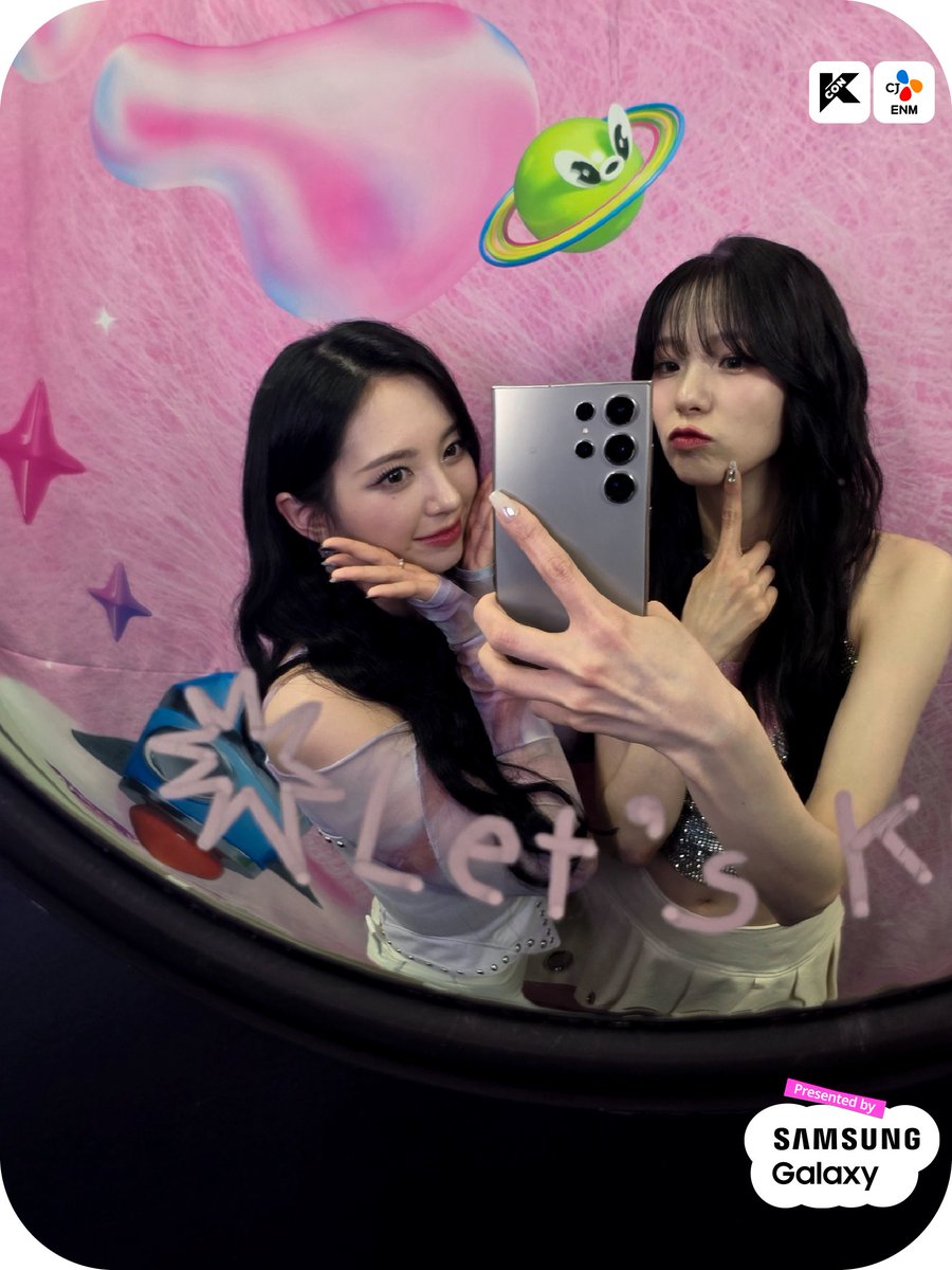 KCON_official's tweet photo. [#KCONJAPAN2024]

📸 #Kep1er MIRROR SELFIE 
📍 MAY 11 (SAT)

🪞,🪞, who is the best in the world? 
- YOU!!!!!
🪞、🪞、この世で一番美しいのは誰？
‐あなた!!

🎈2024.05.10.-05.12
✨Let's #KCON! https://t.co/MJzZFmJg4O