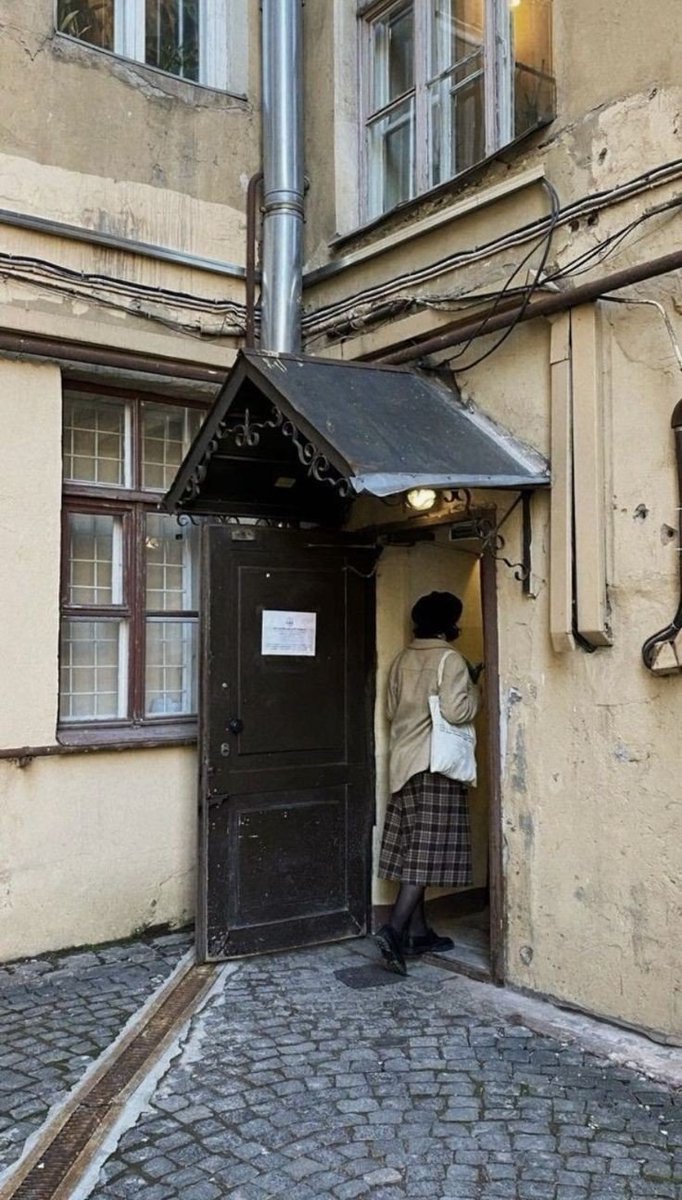 freakdepressifs's tweet photo. #поискмью
°Миша
°В конце июня 20 годиков 
°Любит пиво, много курит и читает Мураками 
°Бросил универ спустя два месяца, ведь разносить пиццу интереснее
°Пытается быть нетакусей, но его максимум, то что он любит трек Скалли Милано "Я не хочу жить в Дубае"
°Пытается в писательство https://t.co/0efzqcwifg